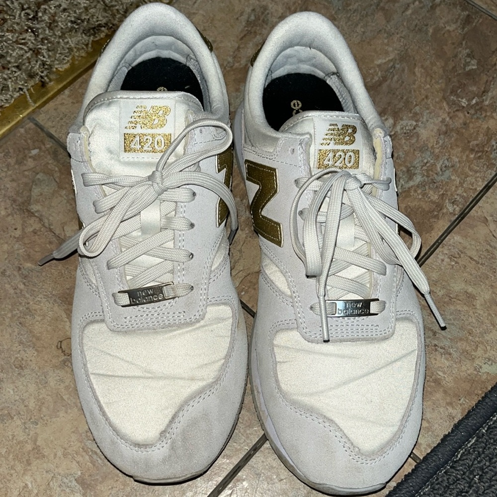 New balance tennis shoes
